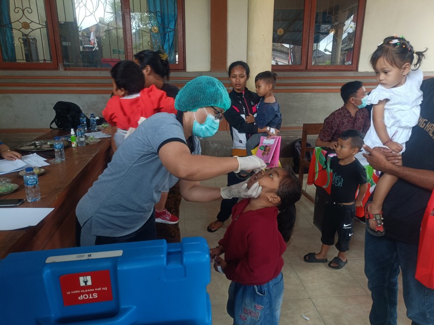 MARI SUKSESKAN KEGIATAN PEKAN IMUNISASI NASIONAL ( PIN ) POLIO TAHAP II